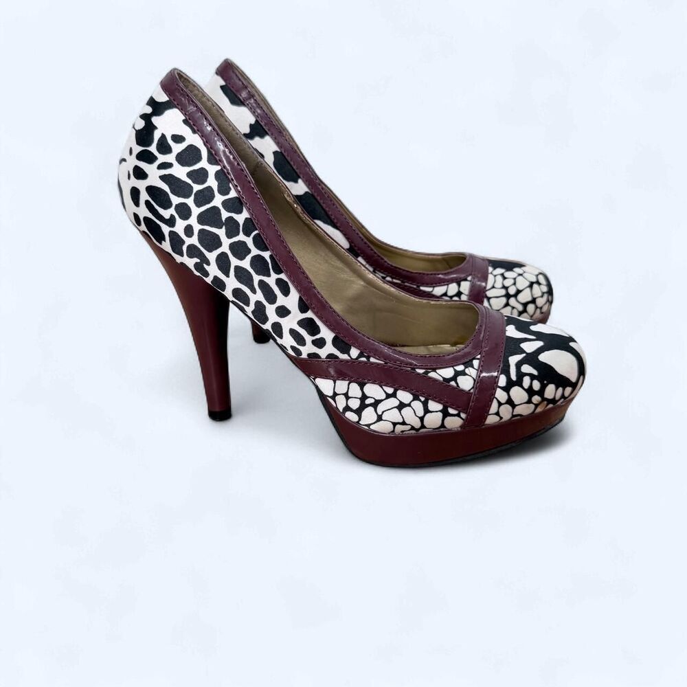 Abstract Giraffe Print Platform High Heel Pump Burgundy Red Trim Retro Boho